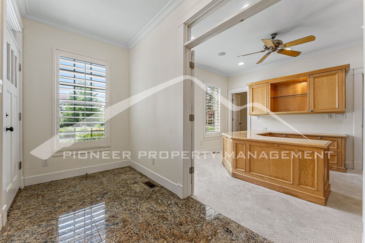 9151 E 29th Ave - Photo 3 of 33