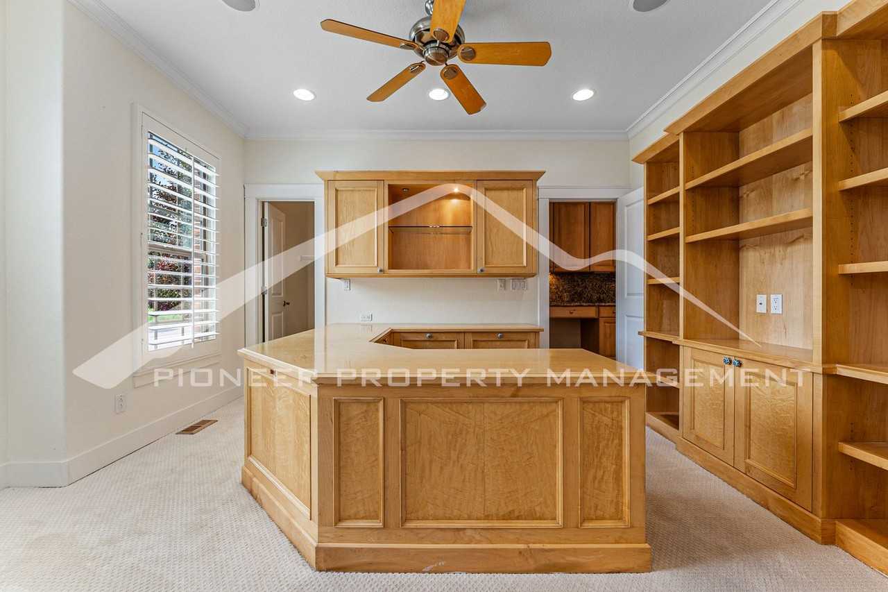 9151 E 29th Ave - Photo 4 of 33