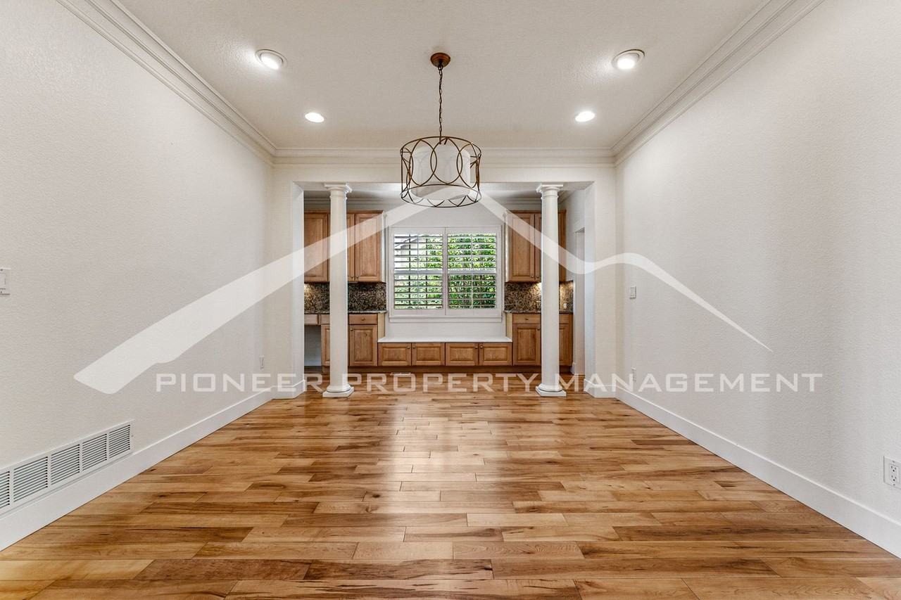9151 E 29th Ave - Photo 6 of 33