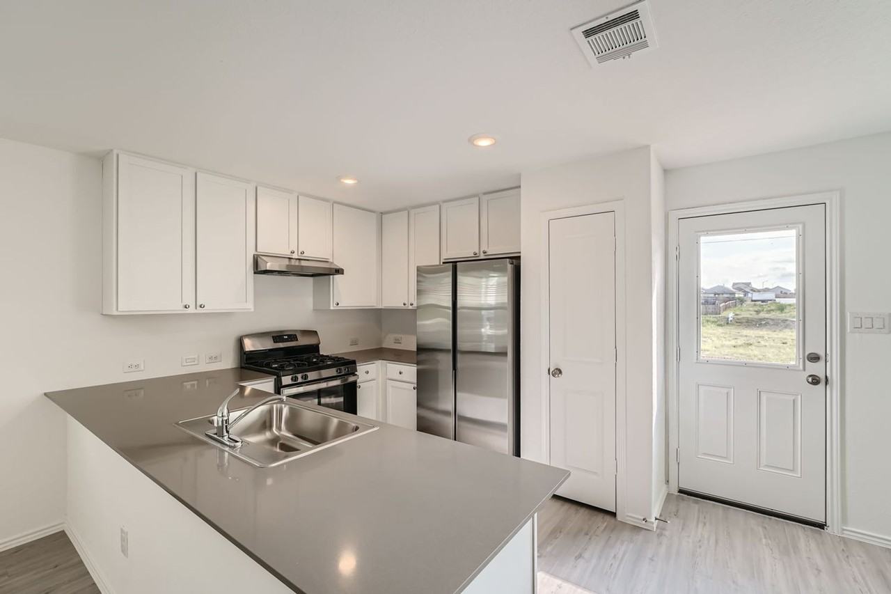 14007 Wool Park - Photo 3 of 15