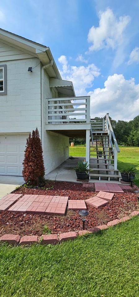 7348 Highmarket St - Photo 2 of 47