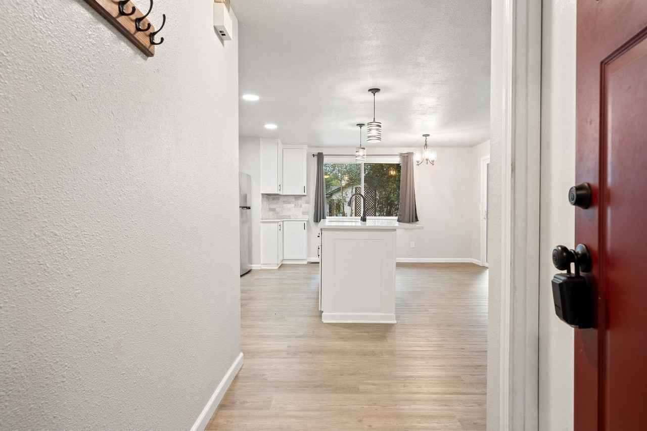 1830 Se Vale Rd - Photo 4 of 36