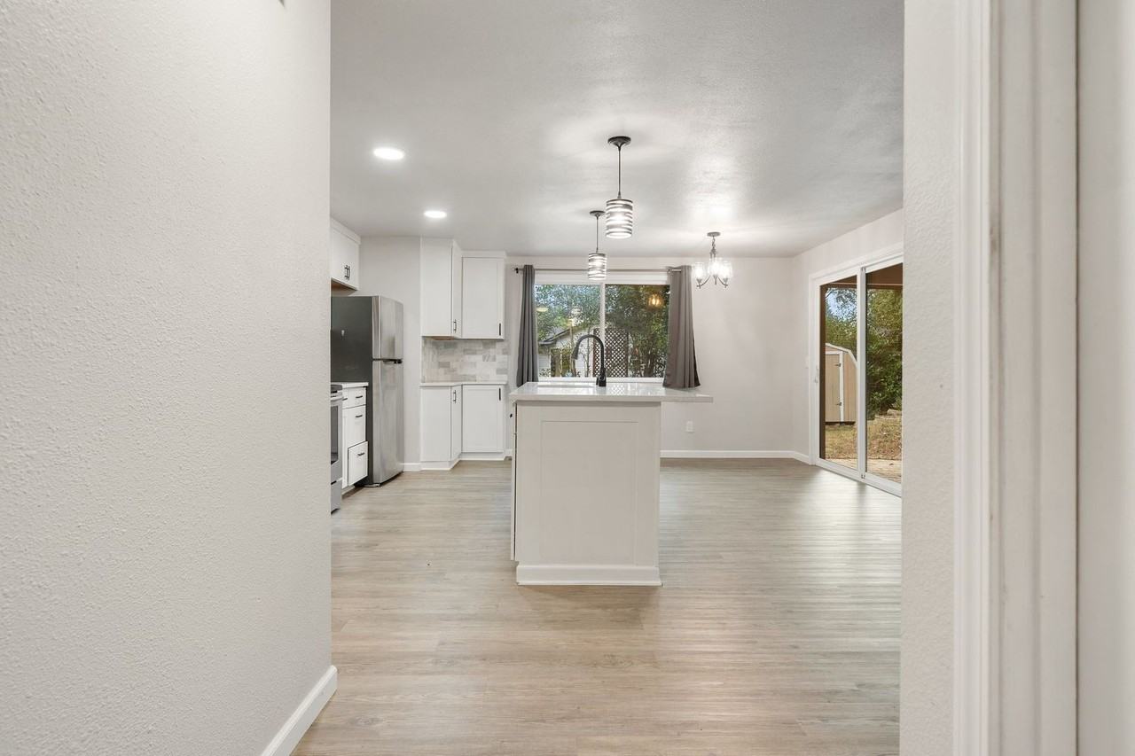1830 Se Vale Rd - Photo 5 of 36