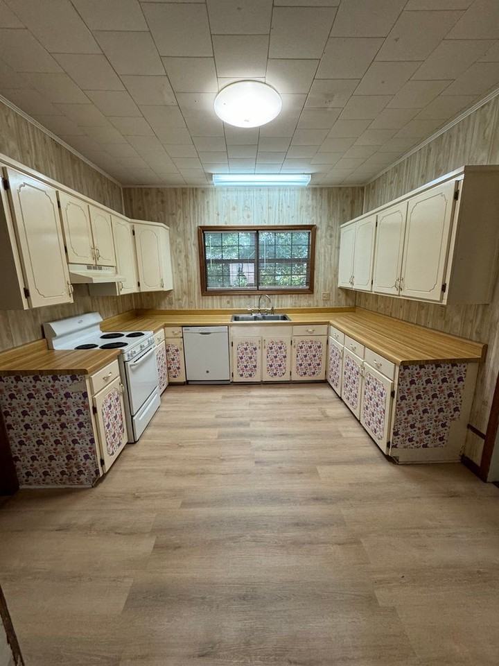 114 N Dawkins St - Photo 2 of 15