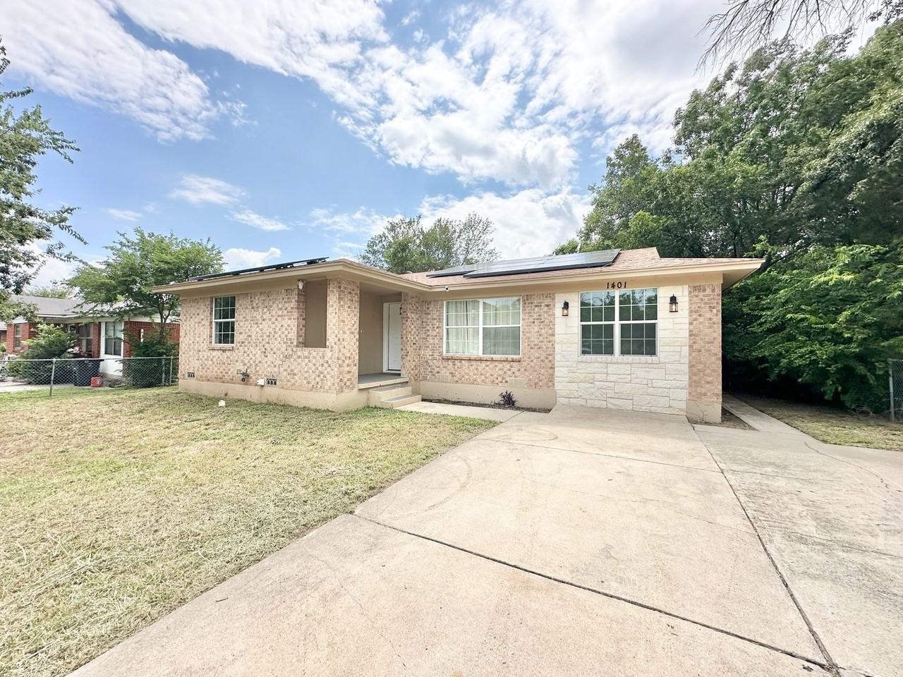 1401 Connell Dr - Photo 2 of 35