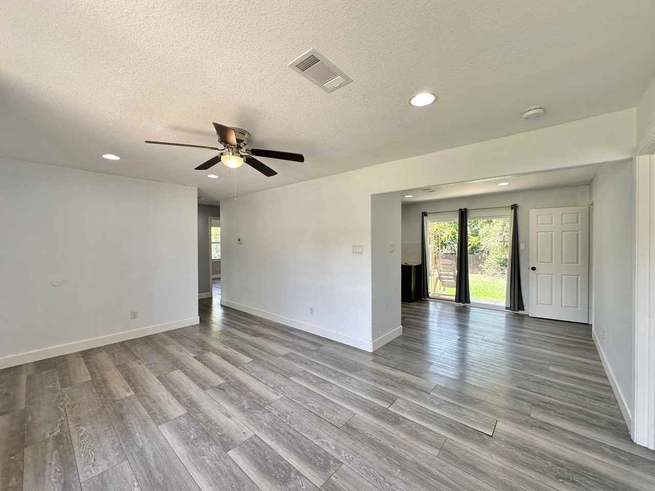 1401 Connell Dr - Photo 6 of 35