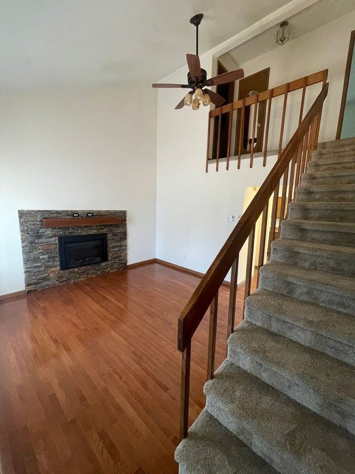 983 Beryl St - Photo 2 of 10