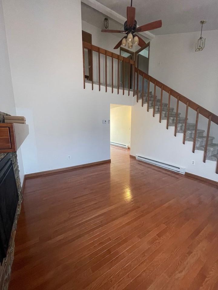 983 Beryl St - Photo 3 of 10