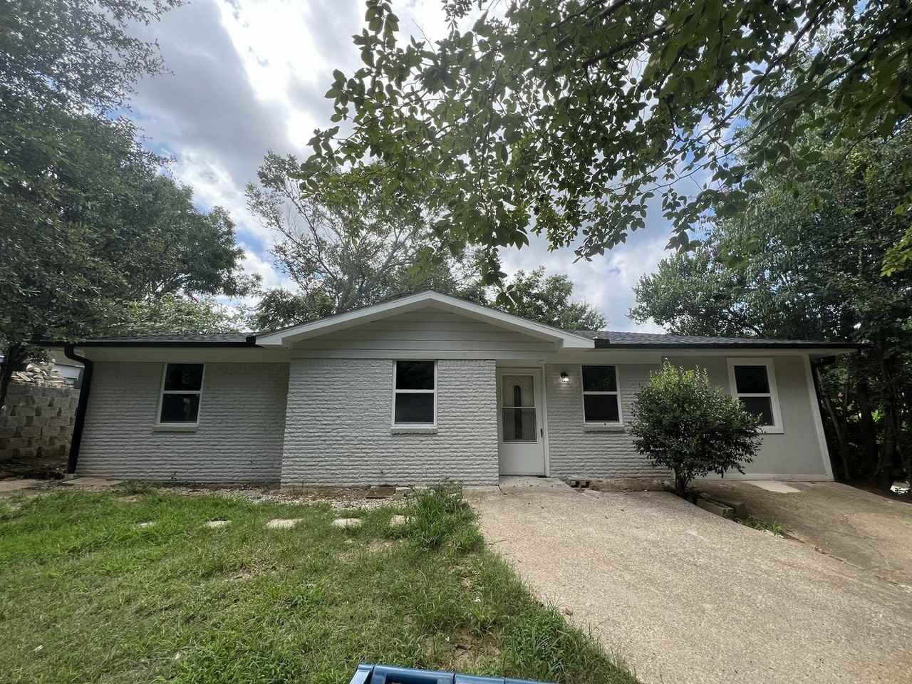 630 Walnut Cir - Photo 2 of 34