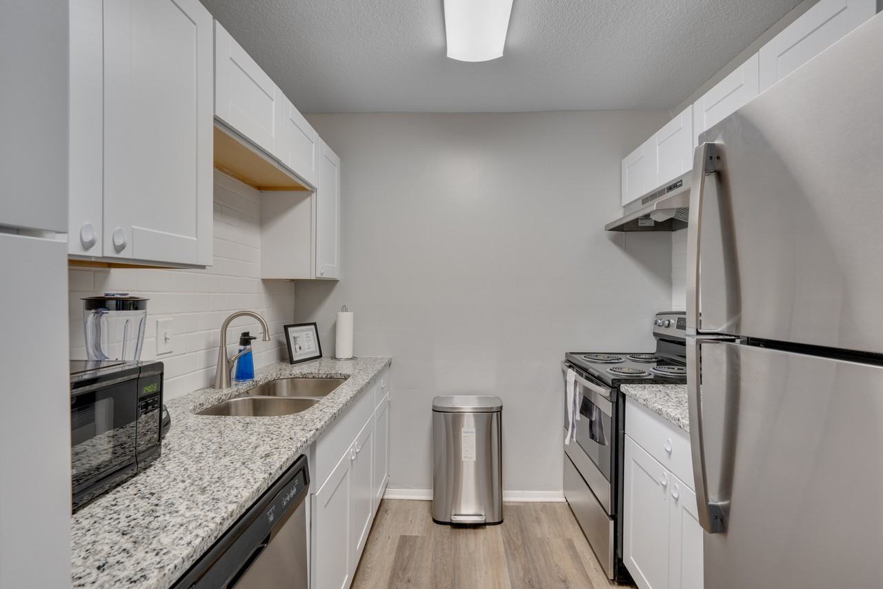 Oxford Square Apartments - Photo 6 of 50