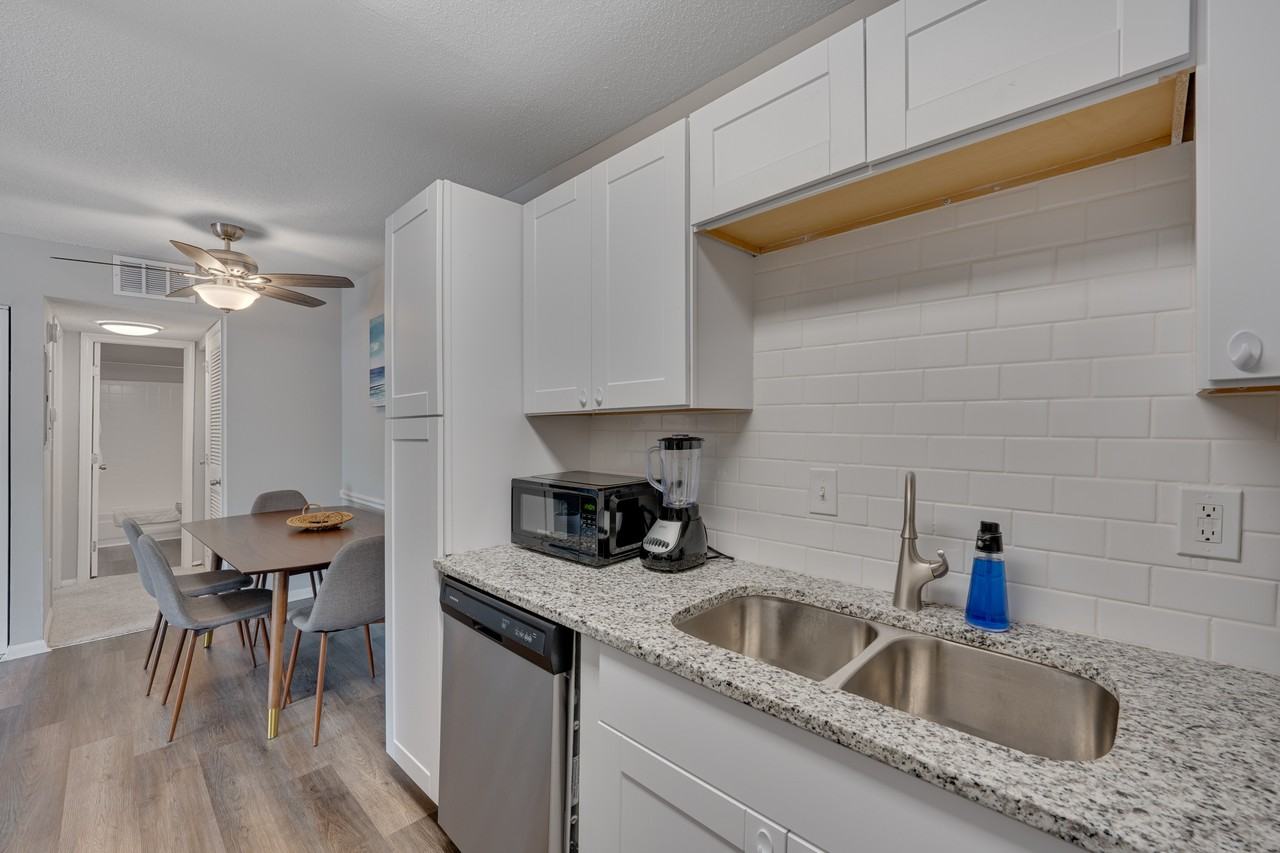 Oxford Square Apartments - Photo 7 of 50