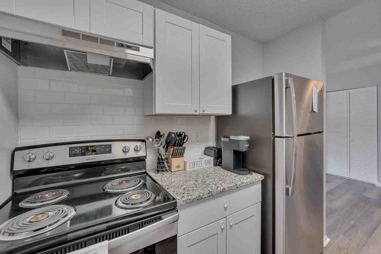 Oxford Square Apartments - Photo 5 of 50