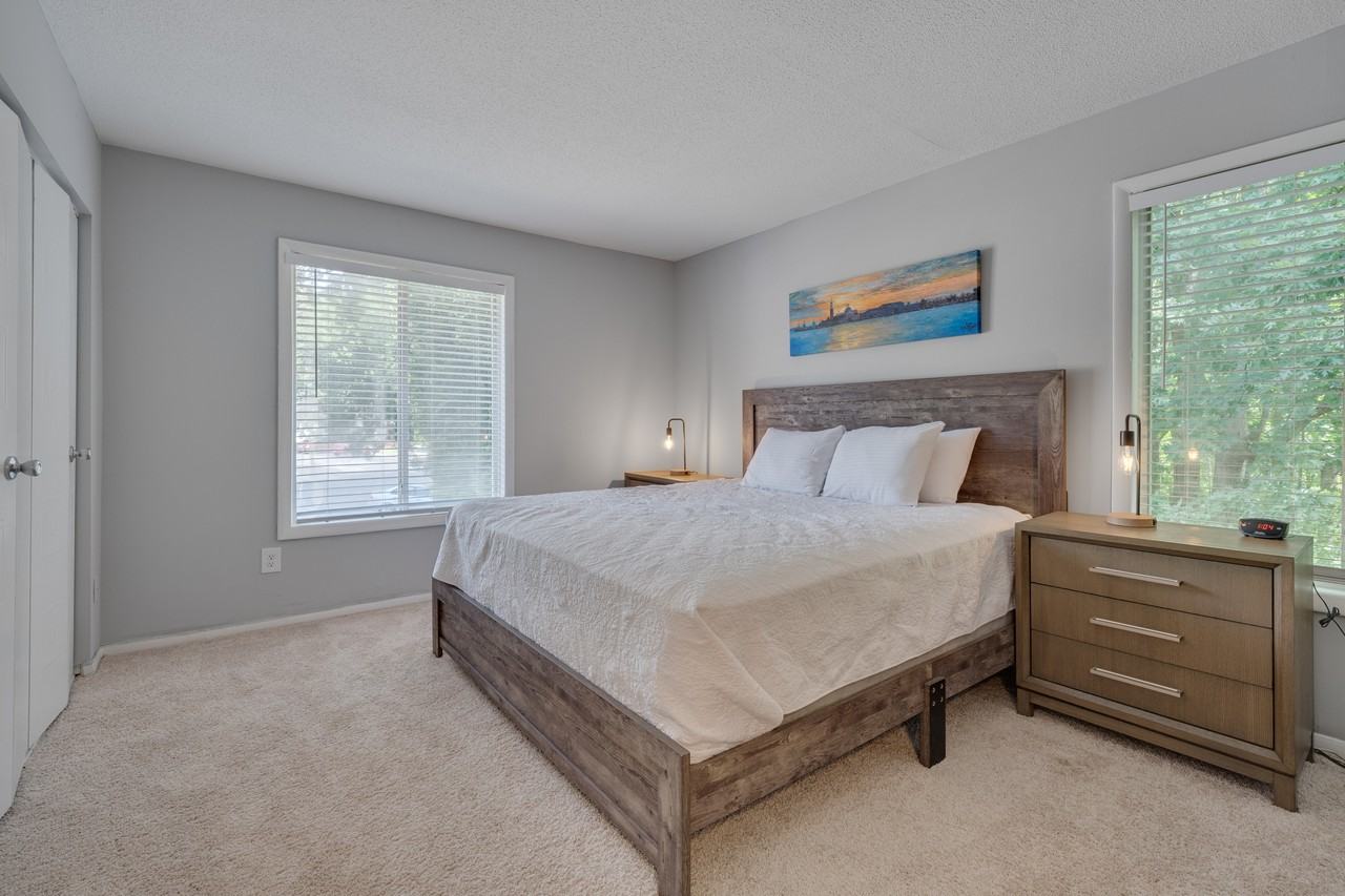 Oxford Square Apartments - Photo 4 of 50