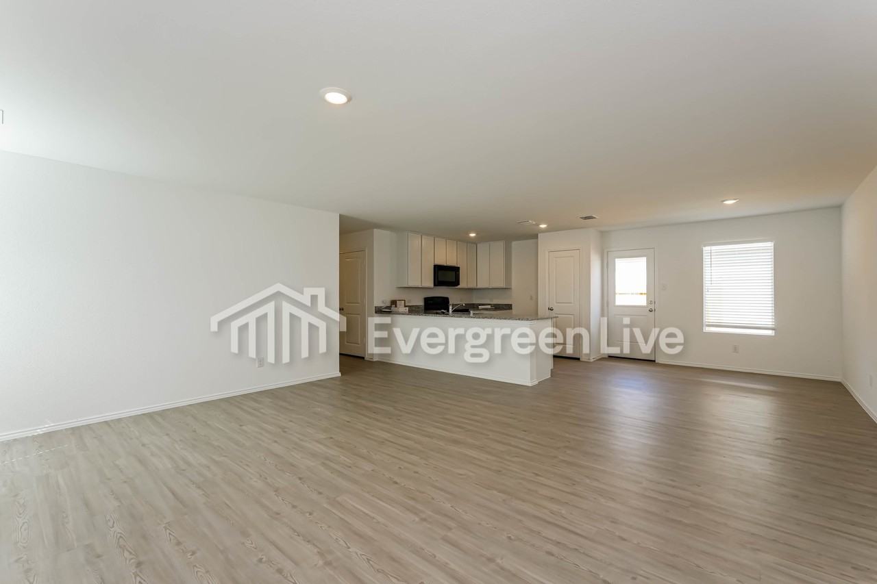 118 Harvest St - Photo 2 of 14