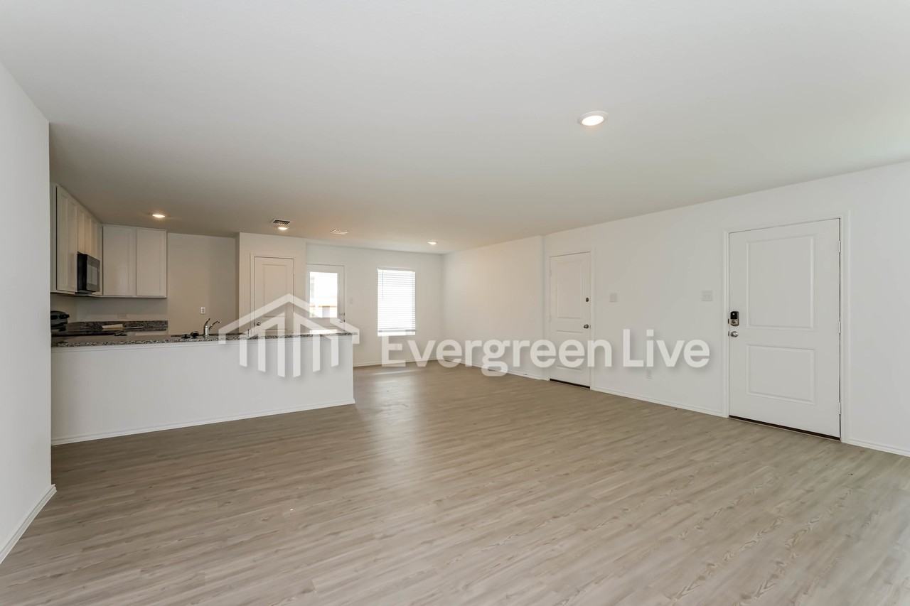 118 Harvest St - Photo 3 of 14