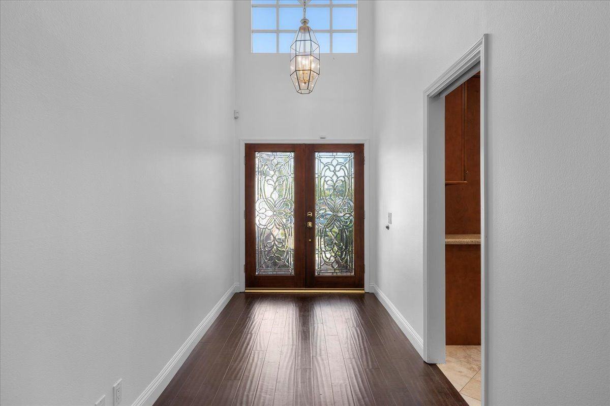 18 Village Cir - Photo 2 of 24