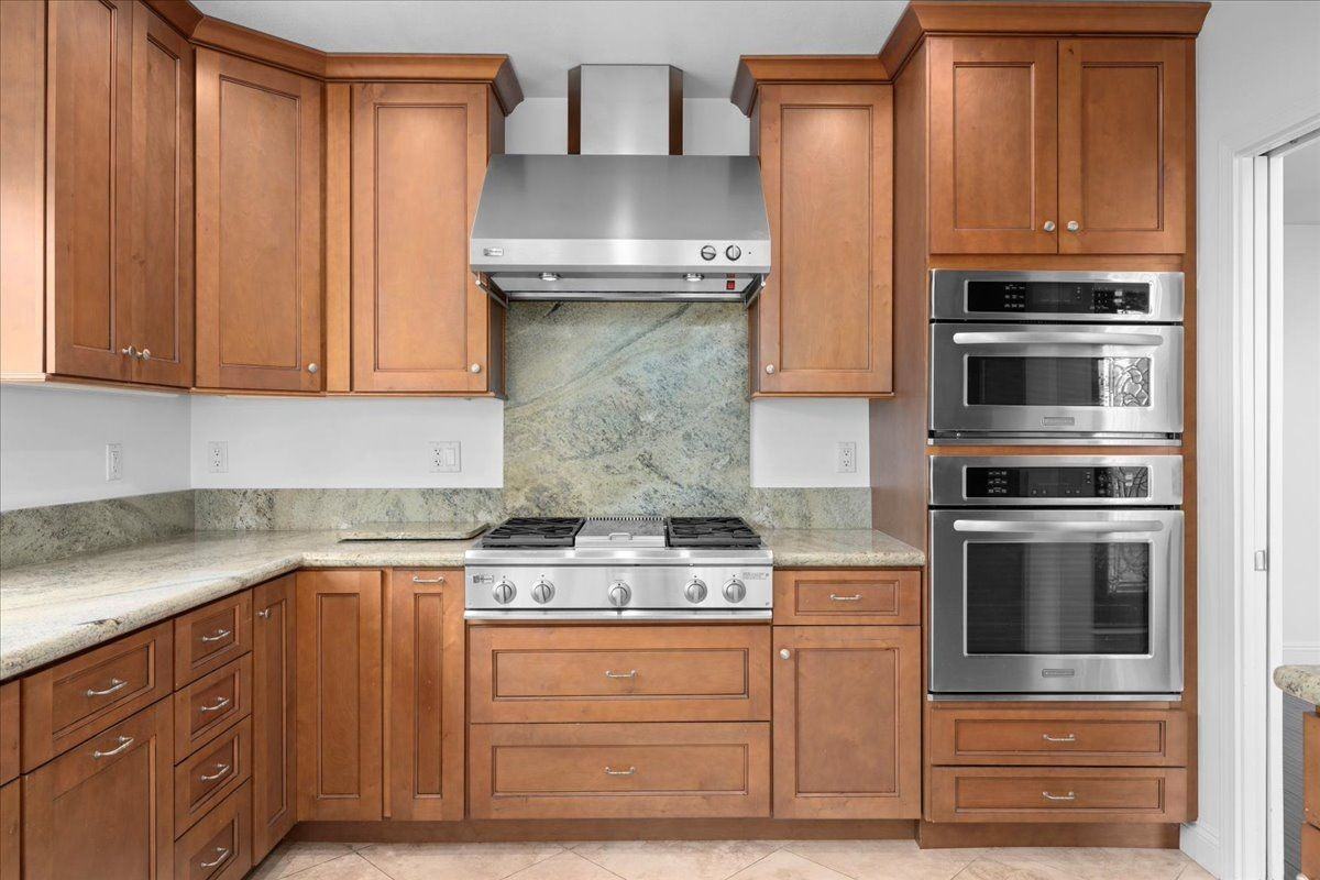 18 Village Cir - Photo 3 of 24