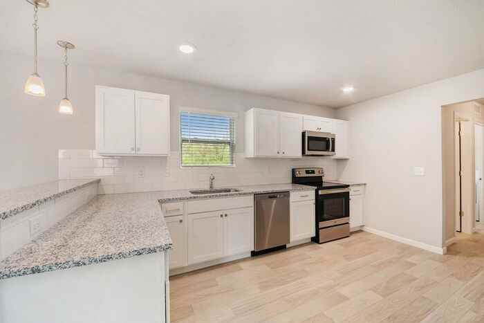 2367 Shadycroft Dr - Photo 2 of 26