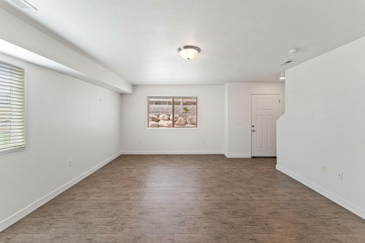 Herriman Townhomes - FC - Photo 2 of 50