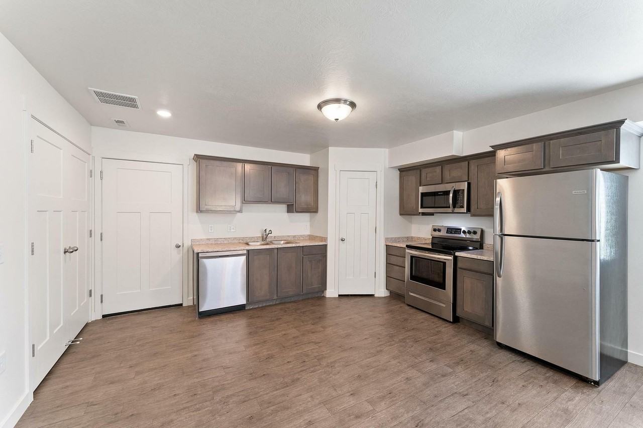 Herriman Townhomes - FC - Photo 4 of 50