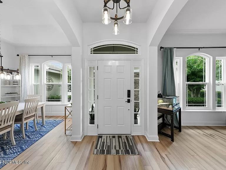 1456 Barrington Cir #NA - Photo 3 of 37