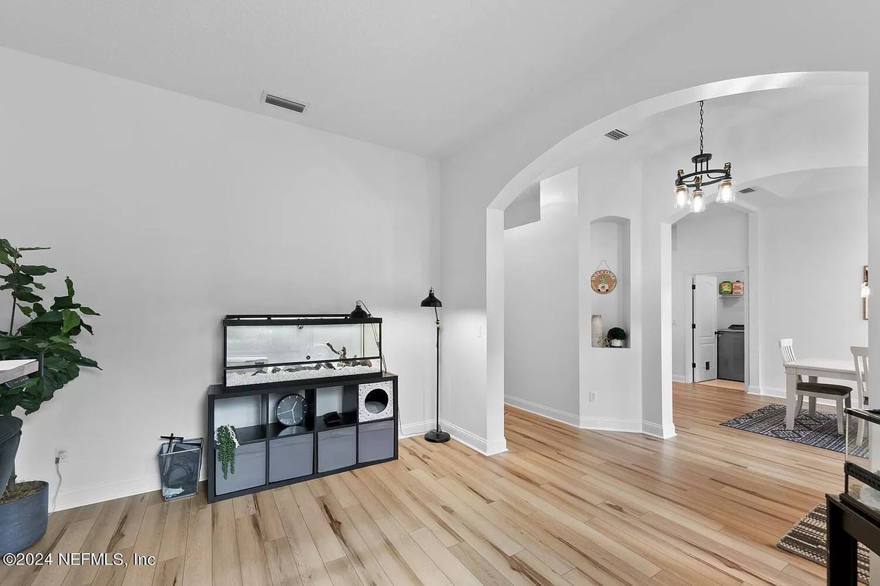 1456 Barrington Cir #NA - Photo 6 of 37