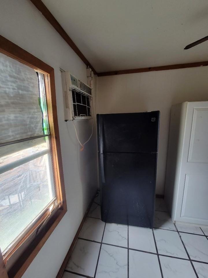 202 S Palm Dr #C - Photo 3 of 5