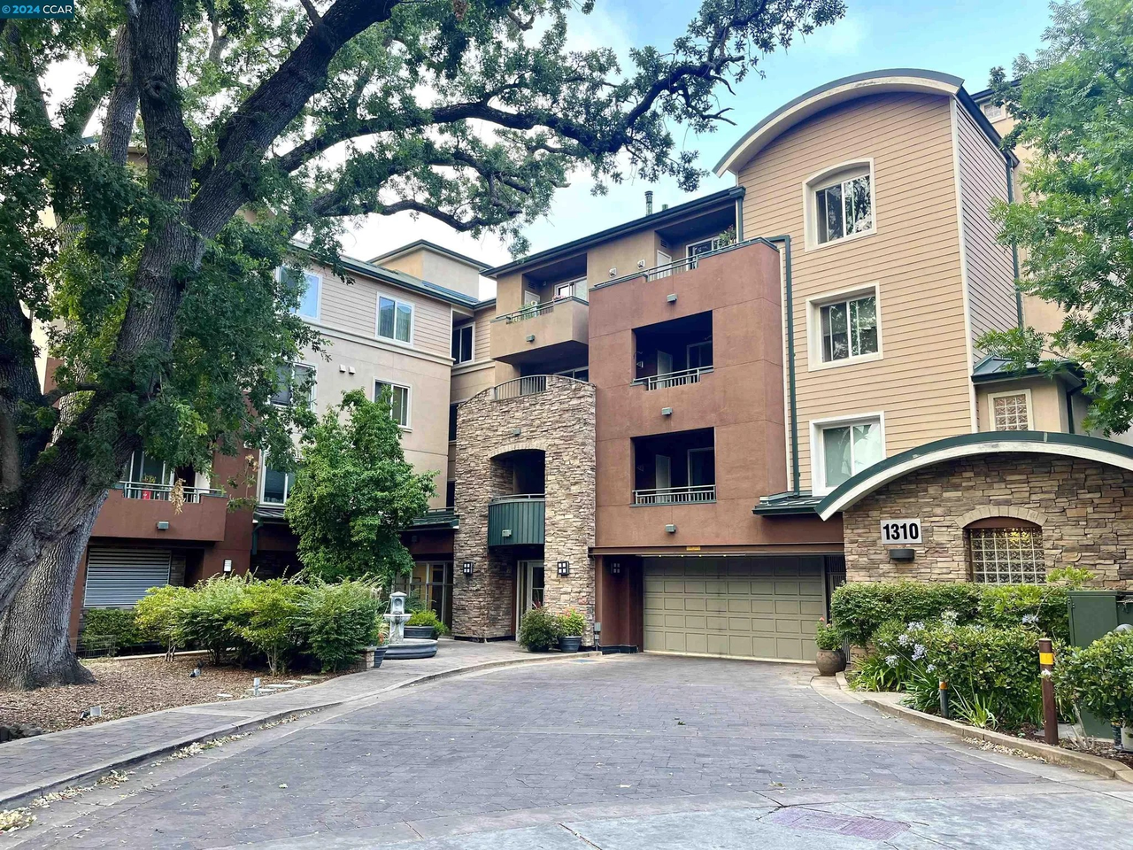 1310 Creekside Dr #209