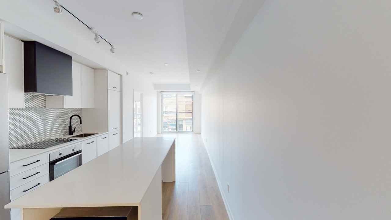 QUEEN ST E & CARLAW AVE - Photo 2 of 25