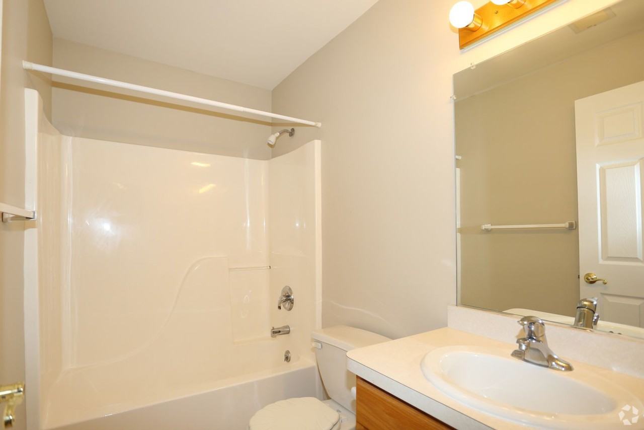 1560 - 1590  Southwestern Blvd. - Photo 7 of 10