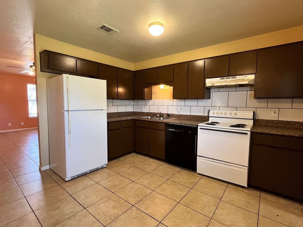 1007 Circle M Dr #C - Photo 5 of 17