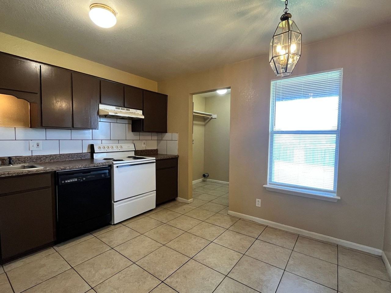 1007 Circle M Dr #C - Photo 6 of 17