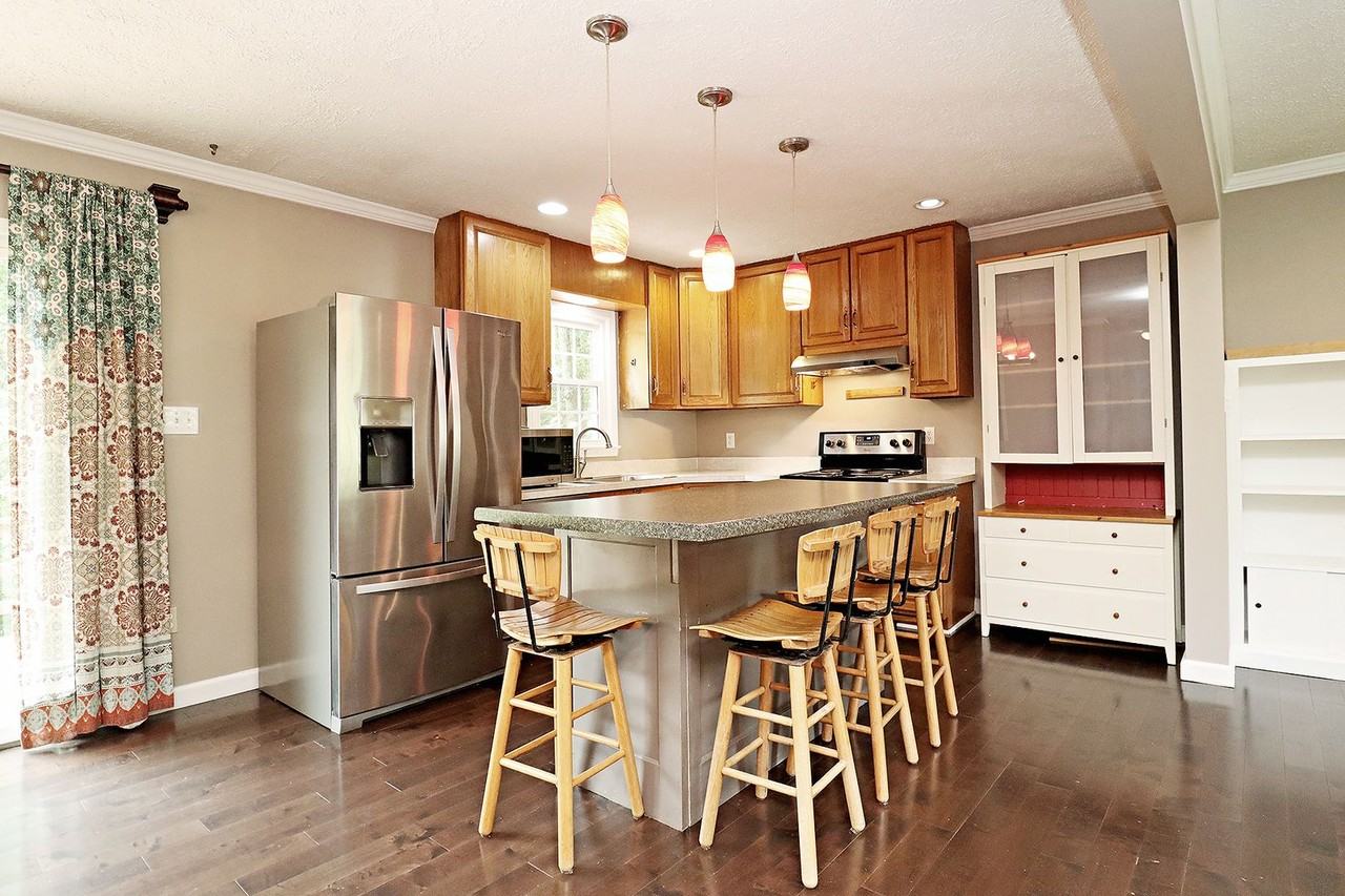 698 Highland Ave - Photo 3 of 23