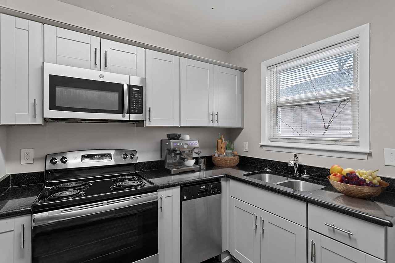 Charming Renovated Duplex - Photo 3 of 10