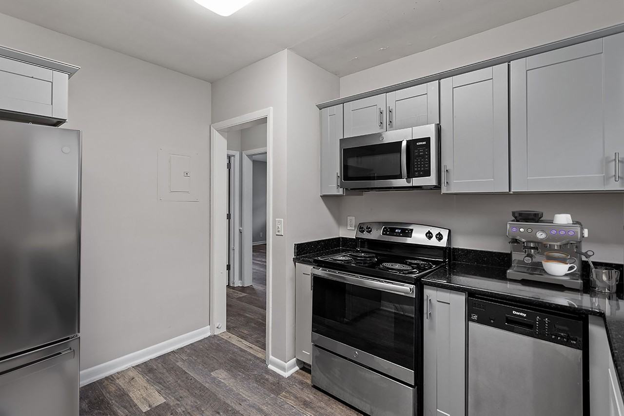 Charming Renovated Duplex - Photo 4 of 10