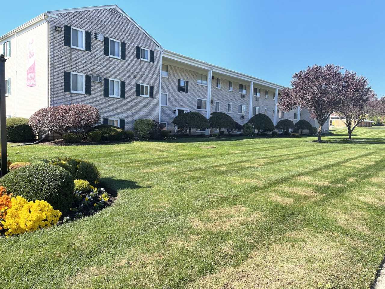 Arrowhead Court Apartments - Photo 2 of 27