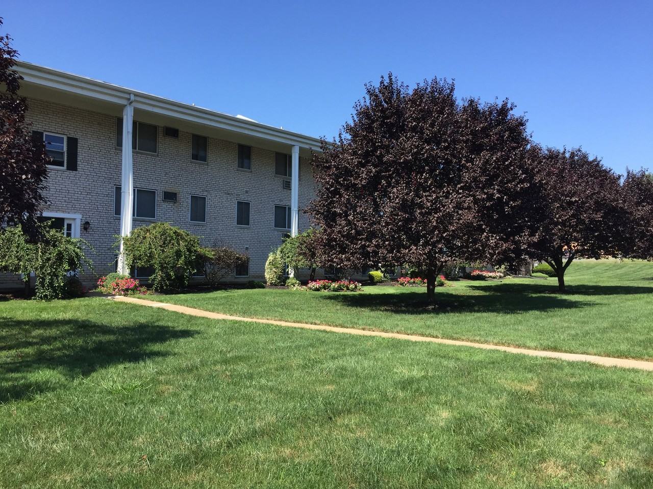 Arrowhead Court Apartments - Photo 4 of 27