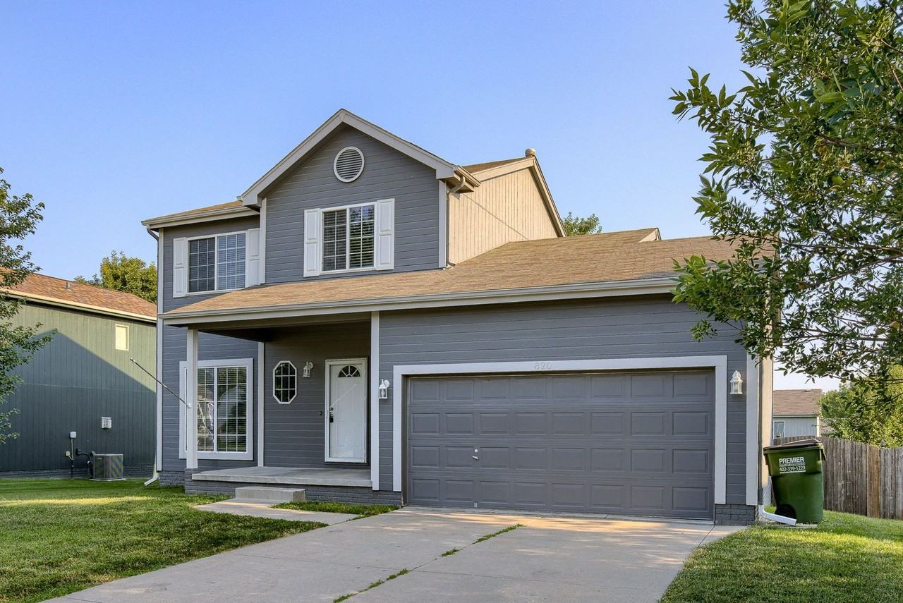 820 Lake Vista Dr - Photo 2 of 24