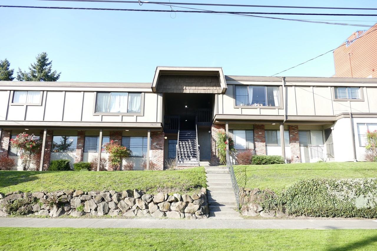 2610 - Photo 2 of 16