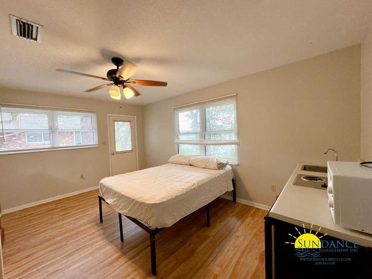 7 Longwood Dr - Photo 3 of 26