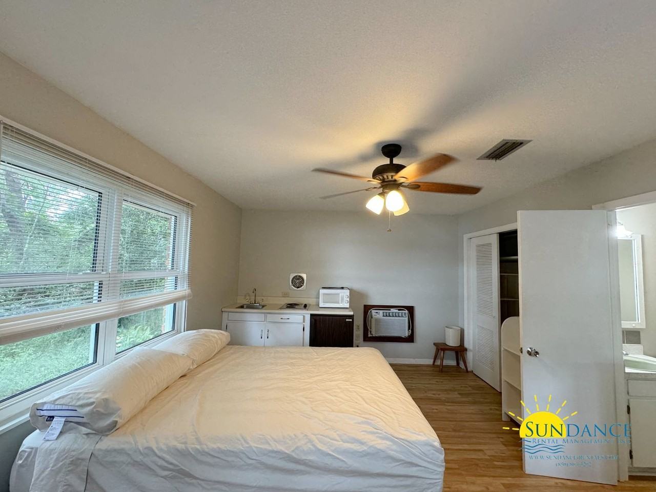 7 Longwood Dr - Photo 5 of 26