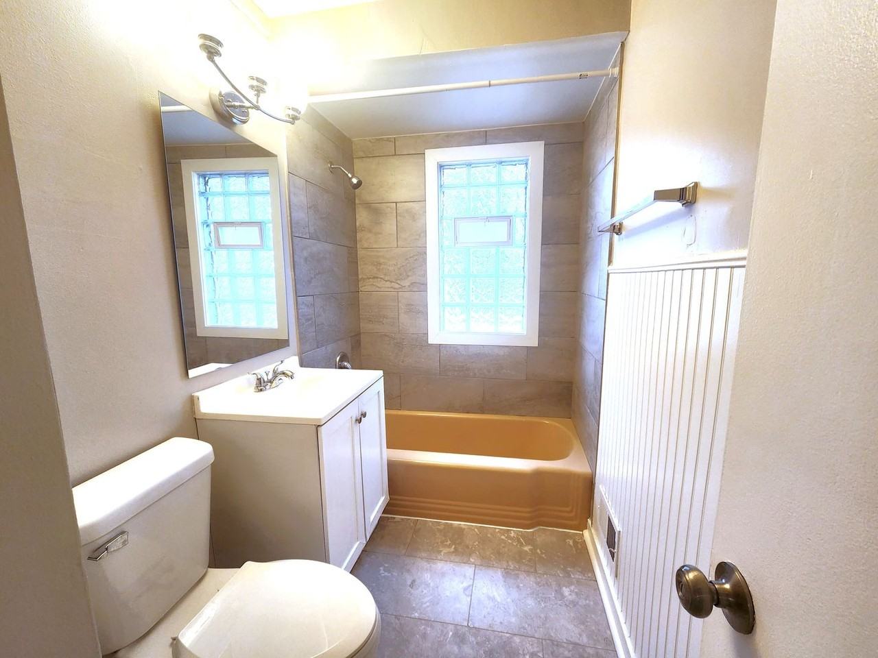 5817 North 78th Street - Photo 4 of 16