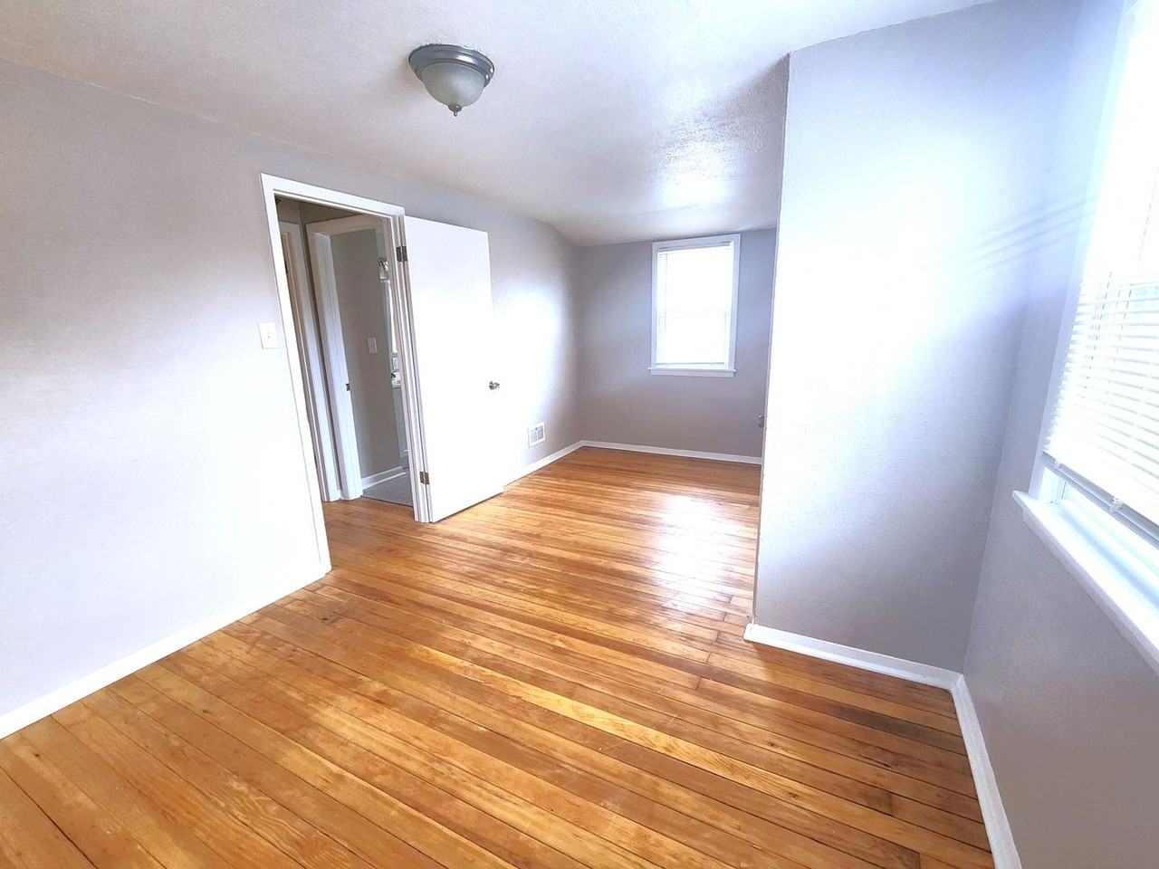 5817 North 78th Street - Photo 5 of 16