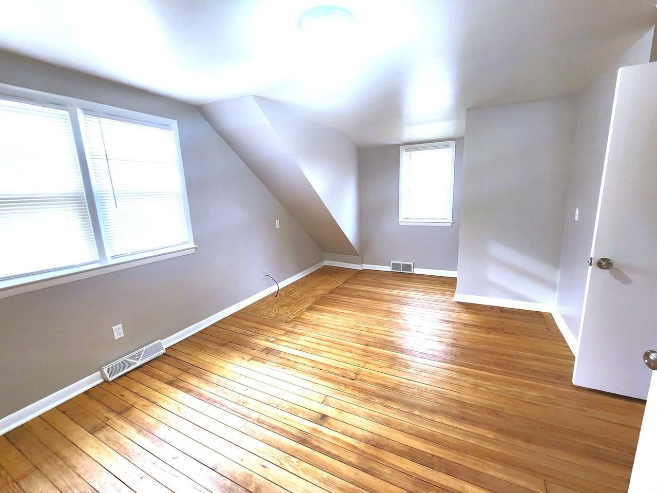 5817 North 78th Street - Photo 6 of 16