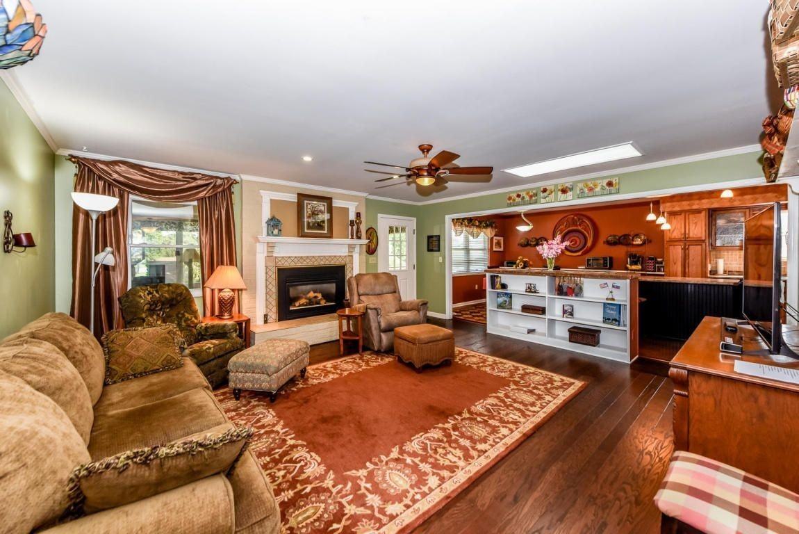 1313 Carowinds Cir - Photo 3 of 19