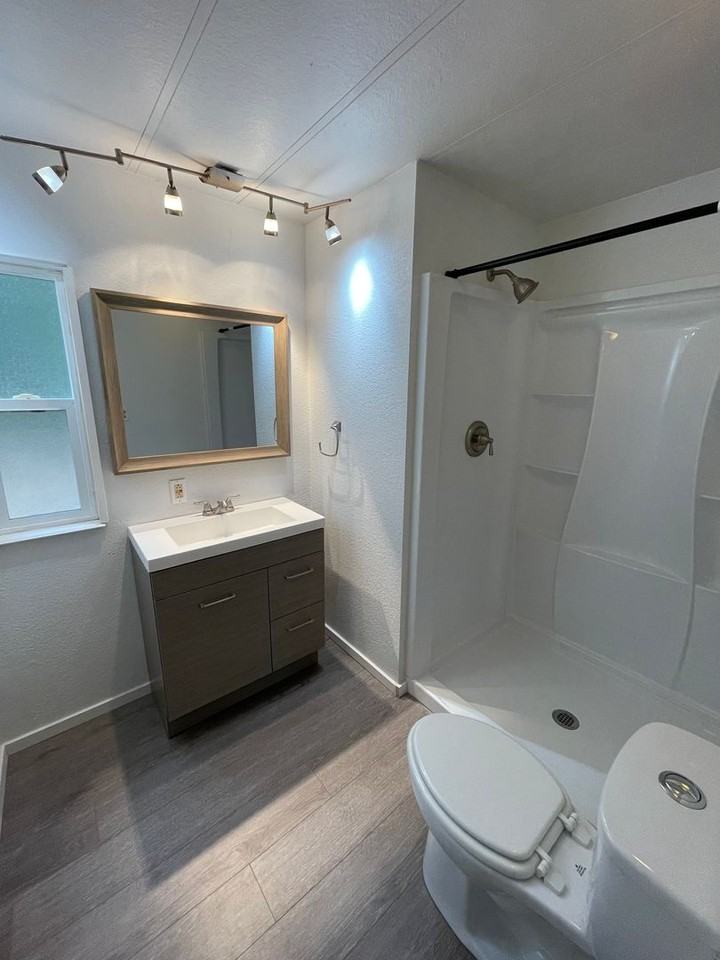 999 Donald Ave - Photo 3 of 15
