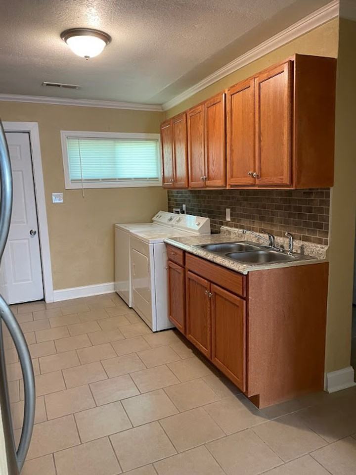 5291-5293 Usher Road - Photo 2 of 6