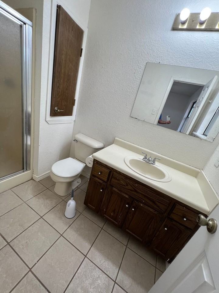 234 E Lincoln St - Photo 3 of 12