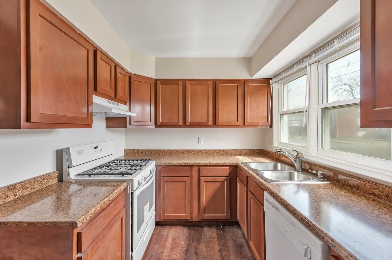 Barberry Townhouses (EMK LLC) - Photo 3 of 27