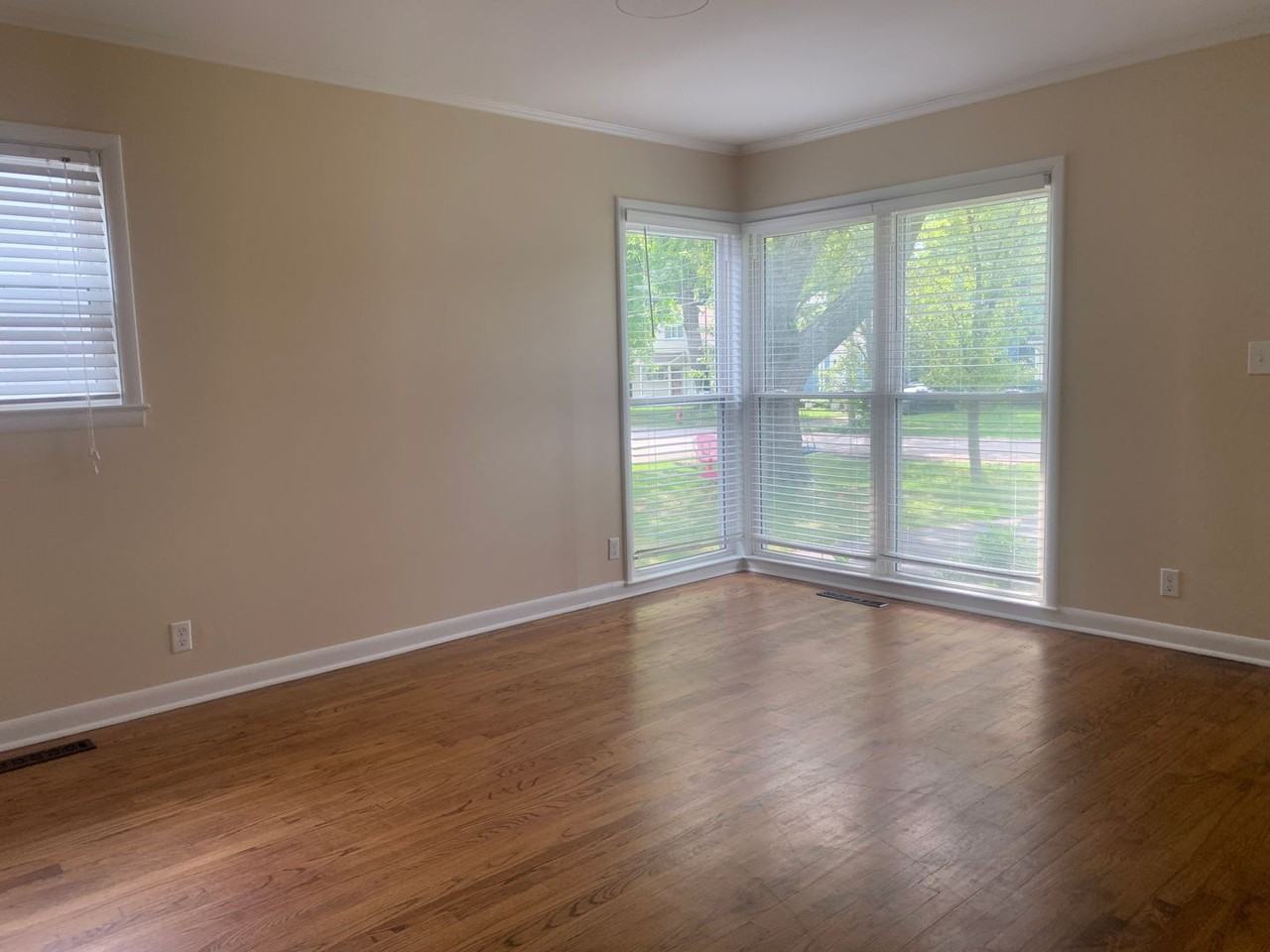 2611 Gardiner Ln - Photo 2 of 13